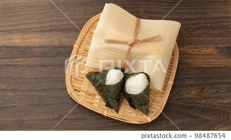 用木頭包裹的飯糰形象 用木頭包裹的飯糰形象 98487654