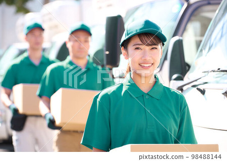 Delivery staff in uniforms carrying packages Transportation Logistics Business image Delivery staff in uniforms carrying packages Transportation Logistics Business image 98488144