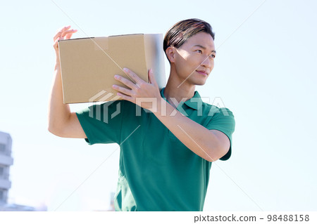 Deliveryman carrying packages under the blue sky Transportation Logistics Business image Deliveryman carrying packages under the blue sky Transportation Logistics Business image 98488158
