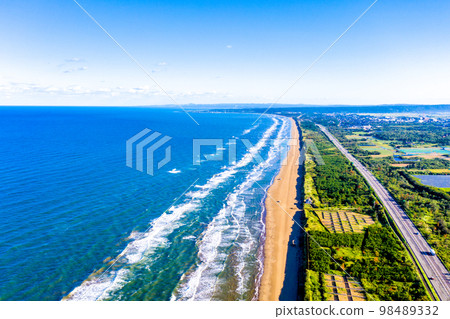 Chirihama Nagisa Driveway in the early morning, Noto Satoyama Kaido (background is toward Wajima City) 98489332