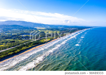 千里濱Na車道，清晨，裡藤里山海道（金澤市的背景） 98489333