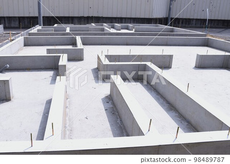住宅建設的基礎工程和基礎工程的完成 98489787