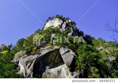 Yamanashi Prefecture Shosenkyo Kakuenbong autumn foliage scenery Japanese heritage Yamanashi Prefecture Shosenkyo Kakuenbong autumn foliage scenery Japanese heritage 98490351