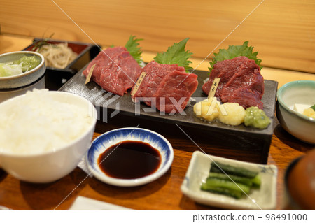 Nagano Chino horse sashimi set meal Nagano Chino horse sashimi set meal 98491000