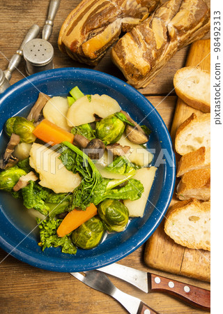 Brussels sprouts and rapeseed pot-au-feu Brussels sprouts and rapeseed pot-au-feu 98492313