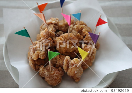 Fried chicken that children will love Fried chicken that children will love 98492629
