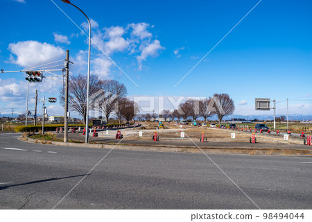 努力增加主要道路上的車道數量 國道 17 號上部道路交叉口向下方向 2022.12 bottom a-1 努力增加主要道路上的車道數量 國道 17 號上部道路交叉口向下方向 2022.12 bottom a-1 98494044