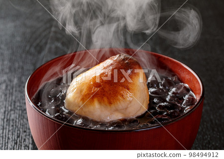 Zenzai with mochi steaming up 98494912
