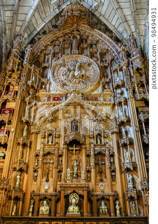 Wood Altar in the Santiago de Compostela Cathedral, Galicia, Spain 98494931