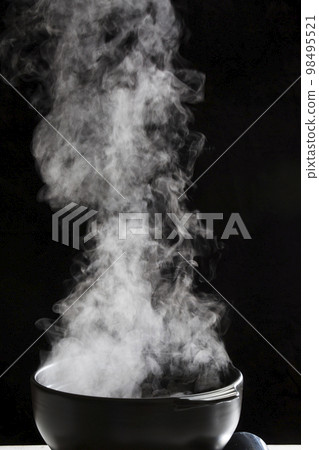 蒸汽的合成材料 在鍋中烹飪的蒸汽圖像 98495521