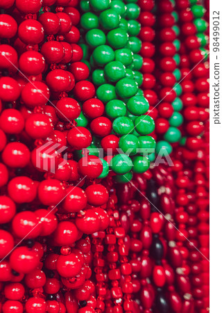 Wooden red beads on the market 98499012