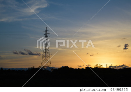 The sky dyed in the sunset and the transmission tower 98499235