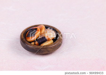 Miniature crackers for dollhouse 98499433