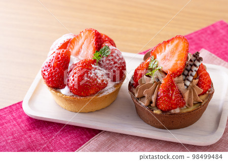 草莓撻桌照片 98499484