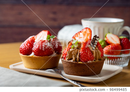 Strawberry tart cafe 98499485