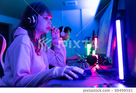在黑暗的房間裡享受遊戲 98499581