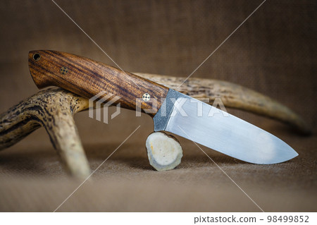 Hunting knife with burnished blade and wooden handle 98499852