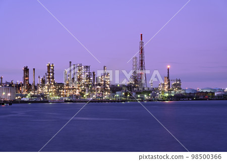 Factory night view of Yokohama Factory night view of Yokohama 98500366