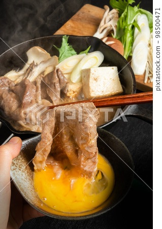 Common sukiyaki Japanese foods 98500471