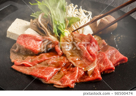 Common sukiyaki Japanese foods 98500474