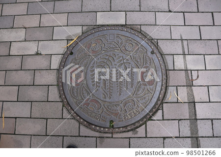 Local manhole cover in Chikushino City, Fukuoka Prefecture 98501266