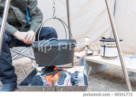 Camping rice in a Dutch oven Camping rice in a Dutch oven 98501772