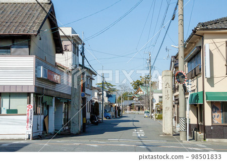 The pillar of Honshu-ji Temple, where Kazumasa Ishikawa is buried (Okazaki City, Aichi Prefecture) The pillar of Honshu-ji Temple, where Kazumasa Ishikawa is buried (Okazaki City, Aichi Prefecture) 98501833