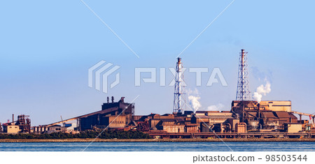 從海上看到的 JFE 鋼鐵東日本工廠 [ 重工業形象 ] 98503544