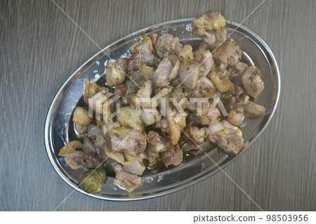 美味的當地雞肉炭烤 98503956