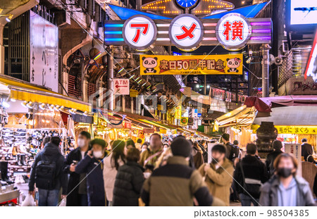 東京市容日本電暈不幸,但沒有行動限制。 Ameyoko在電暈災難前熙熙攘攘......戶外沒有感染風險 東京市容日本電暈不幸,但沒有行動限制。 Ameyoko在電暈災難前熙熙攘攘......戶外沒有感染風險 98504385