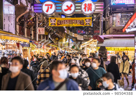 東京市容日本電暈不幸,但沒有行動限制。 Ameyoko在電暈災難前熙熙攘攘......戶外沒有感染風險 東京市容日本電暈不幸,但沒有行動限制。 Ameyoko在電暈災難前熙熙攘攘......戶外沒有感染風險 98504388