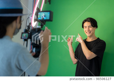 Video distribution image 98506127