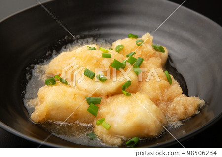 Boiled deep-fried mochi with sleet Boiled deep-fried mochi with sleet 98506234