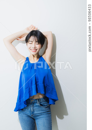 短頭髮的女人 98506433