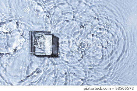 Swatch of transparent gel on glass podium on water background. Concept of moisturizing cosmetics 98506578