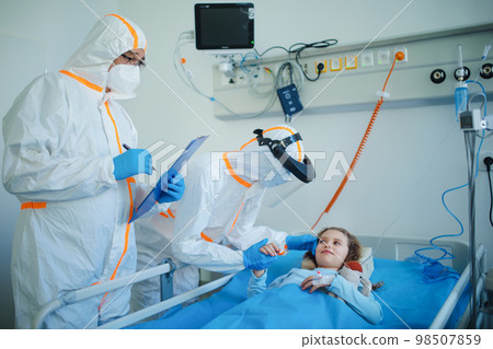Close-up of little girl with infection disease lying in hospital room. 98507859