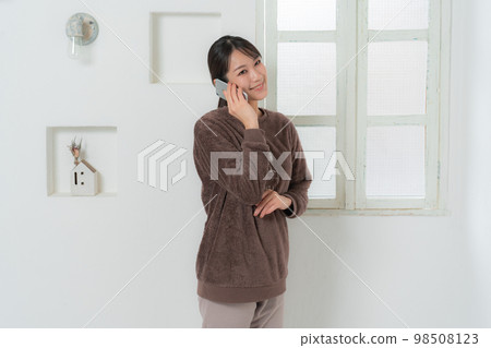 Woman calling in houseware 98508123