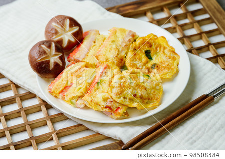 Korean traditional holiday food, bandit skewers Korean traditional holiday food, bandit skewers 98508384