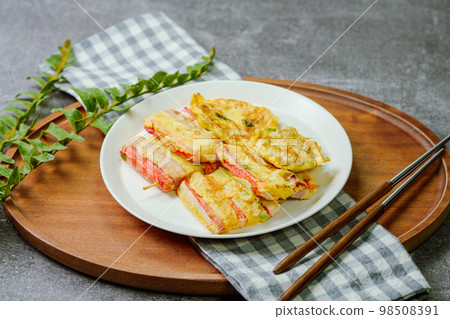 Korean traditional holiday food, bandit skewers Korean traditional holiday food, bandit skewers 98508391