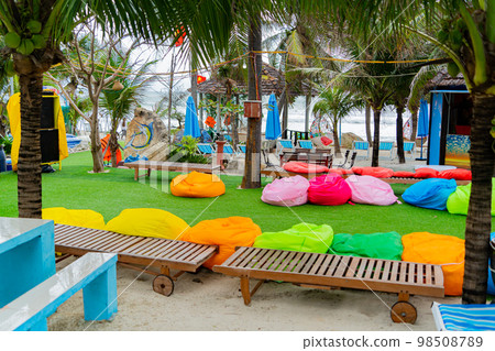 Garden and park by the sea. 98508789
