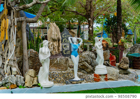 Garden and park by the sea. 98508790