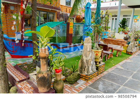 Garden and park by the sea. 98508794