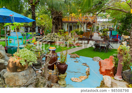 Garden and park by the sea. 98508798