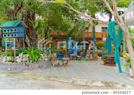 Garden and park by the sea. 98508817