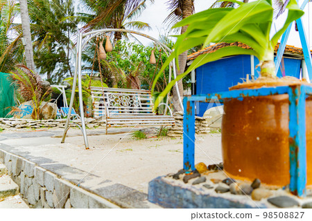 Garden and park by the sea. 98508827
