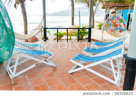 Garden and park by the sea. 98508829