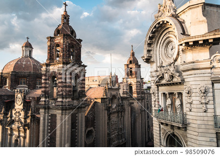 墨西哥城旅遊中心的歷史建築和街道 98509076