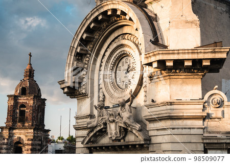 Historic buildings and streets in the tourist hub of Mexico City 98509077