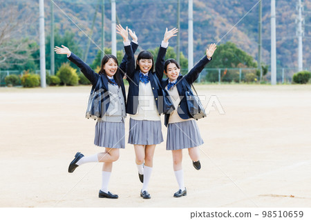 A high school girl drying on the school grounds A high school girl drying on the school grounds 98510659