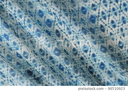 Blue and white wavy textile pattern. 98510923